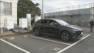 道路から停車中のEVにワイヤレス充電　再来年は“走行中”実験も