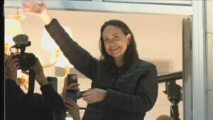 ノーベル平和賞受賞 マチャド氏「ベネズエラに戻る」 出国にアメリカも支援