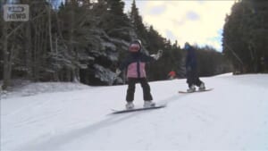 富士山の麓のスキー場がオープン　山梨・鳴沢村