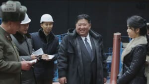 北朝鮮 金正恩総書記　原子力潜水艦の建造現場視察 海軍を核武装化へ