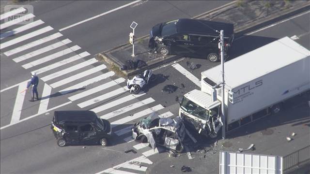6台が絡む事故でトラックの運転手死亡　体調崩したか　千葉・館山市