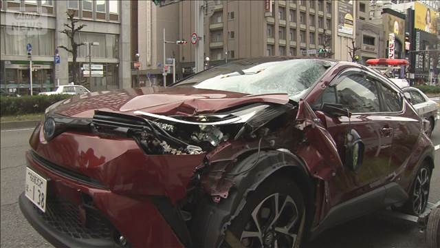 繁華街の横断歩道で10代男女はねられる　意識不明の重体　名古屋