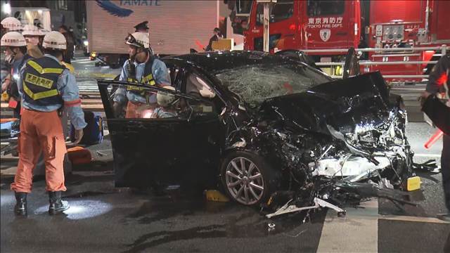 【速報】特許庁前で複数台の車両が絡む事故　2人が意識不明の重体　4人けが