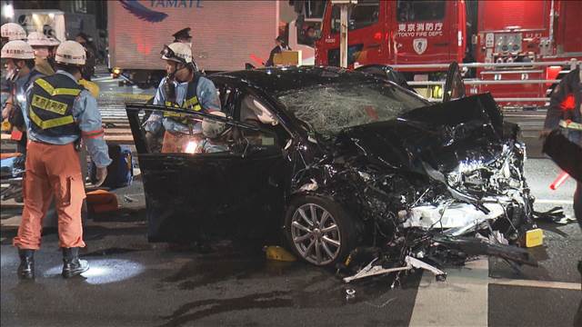 信号無視の内閣府公用車にブレーキ痕なし　60キロ超で交差点に…6台絡む事故で1人死亡