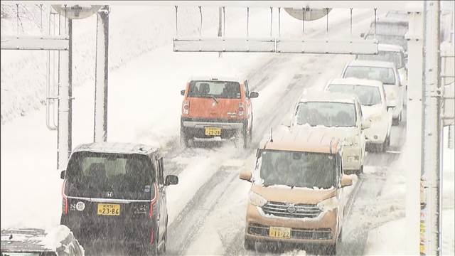 強烈寒波で交通機関に影響　高速道路で通行止めや欠航も