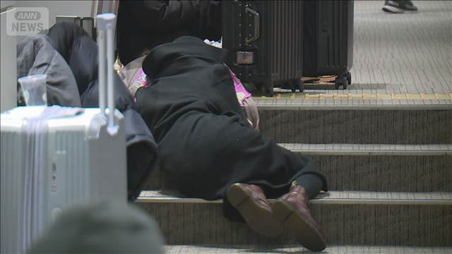 大雪の影響で混乱続く　再び空港で…2000人超が滞留　北海道