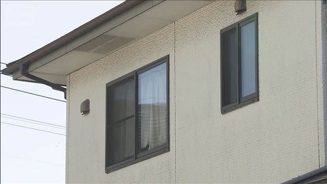 女子中学生を盗撮か　保護者追及も否定