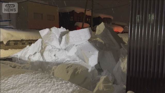 雪に埋もれ80歳男性死亡　除雪作業中に落雪か　青森