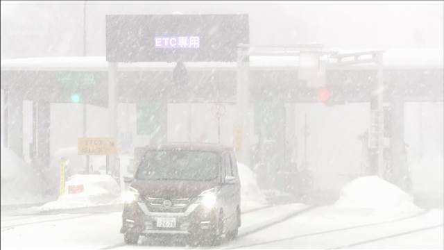 70代夫婦死亡 雪に埋もれて発見　屋根の上で雪下ろし中か　秋田・大仙市