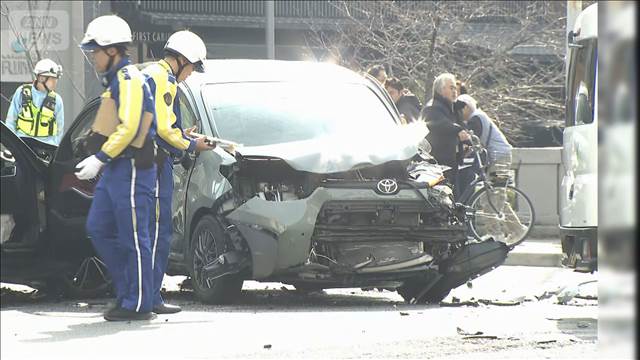 車で歩行者はねたか　54歳男逮捕　飲酒し信号無視か　京都