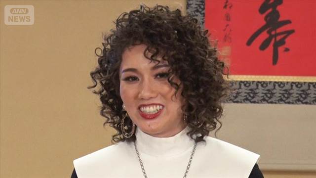 元宝塚の彩風咲奈、“スカート姿”初お披露目「中学生の時以来という…」【芸能動画】