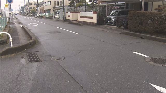 茨城・龍ケ崎市の路上で頭を強く打ち男性死亡　現場に車部品 ひき逃げで捜査