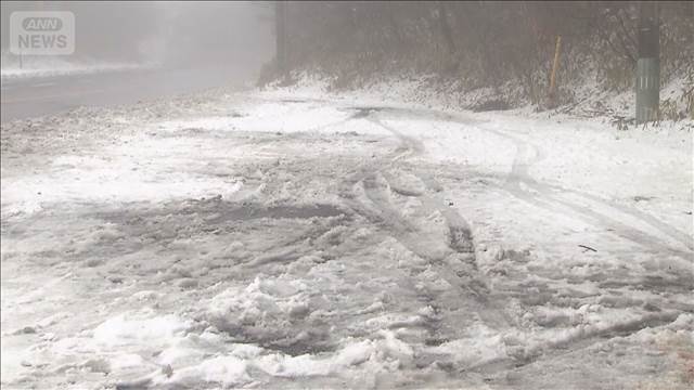 チェーン装着中の男性死亡　軽自動車が突っ込みひかれる　山梨・北杜市