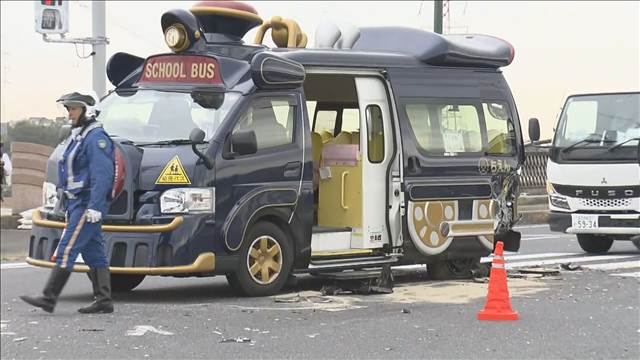 幼稚園バスと車が事故　園児9人含む12人搬送 福岡
