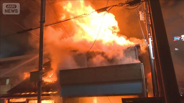 「家が燃えている」警察官が通報　住宅2軒が全焼　京都・舞鶴市