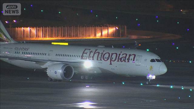 日本人ら乗るチャーター機が帰国　オマーンなどから退避「早く元気な顔を見せたい」