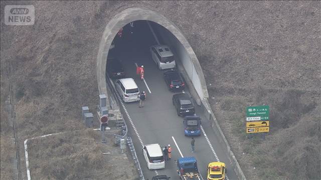 新東名12台絡む事故　男女4人けが　愛知・新城市