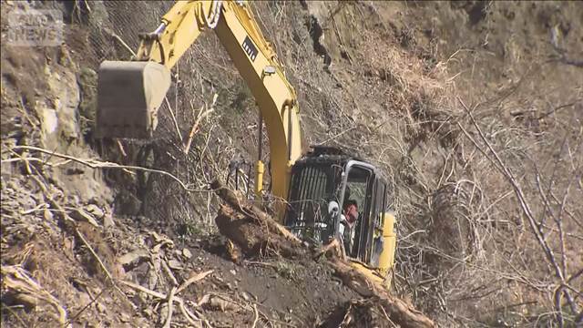 土砂崩れで79人が一時孤立　現場迂回し4人が下山　静岡