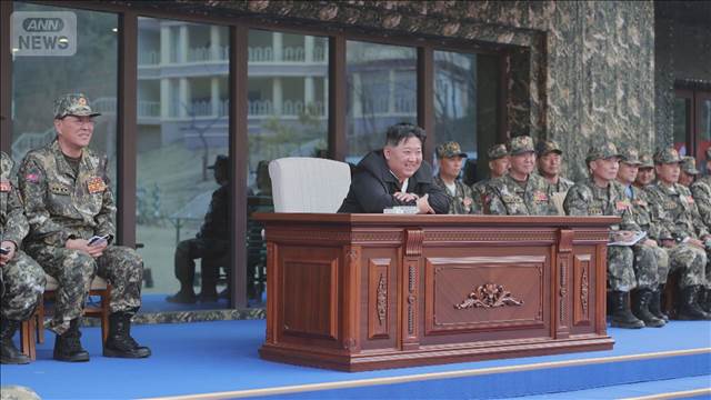 北朝鮮　金総書記が訓練視察　特殊部隊がブロック壊す様子も