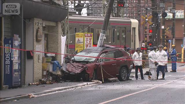 京王線 一部区間で運転見合わせ　踏切で特急列車と車が衝突　