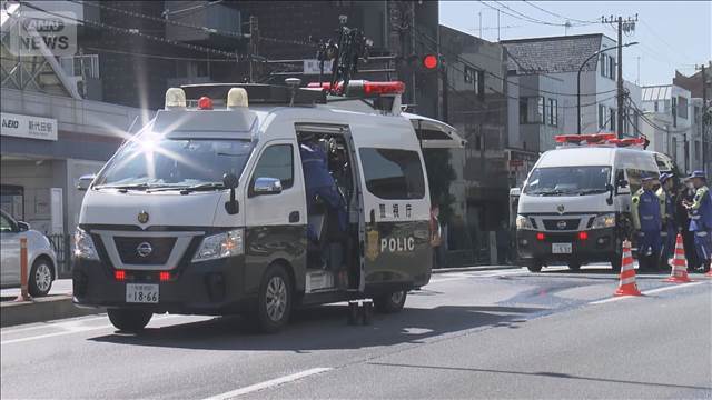 軽自動車にはねられ男性死亡　信号無視し進入か