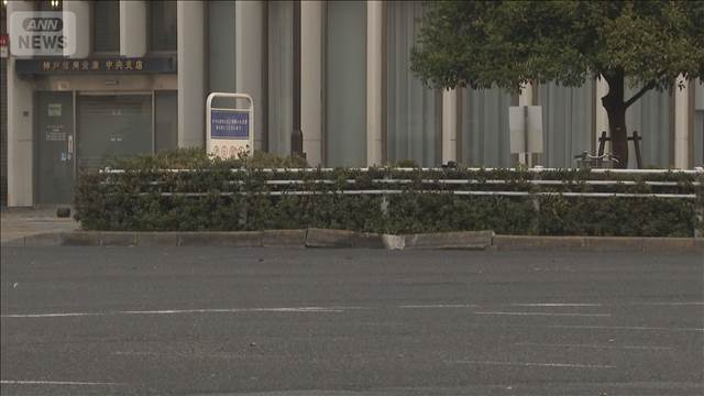 「数名 車から出られない」トラックと軽自動車衝突 5人搬送　神戸・兵庫区