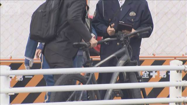 信号無視など悪質自転車4人に「青切符」 警視庁麻布署