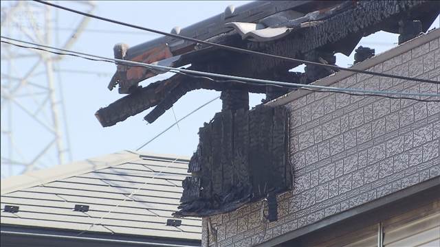 未明に住宅火災 2人死亡　この家に住む高齢夫婦か　埼玉・川口市