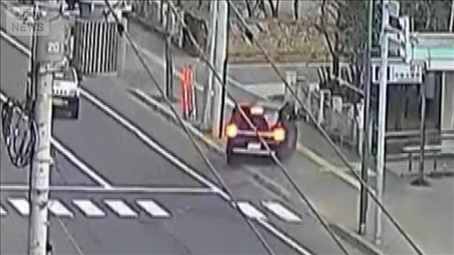 車が街路樹に衝突　酒気帯び運転の疑いで男逮捕