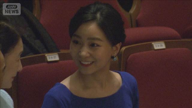 紀子さまと佳子さま　がん患者のチャリティコンサート鑑賞