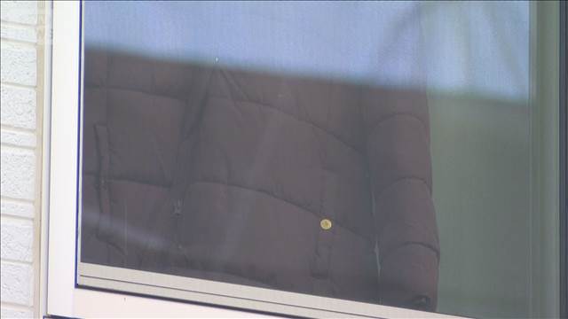 自称画家　リビングに母親とみられる遺体を1カ月放置か