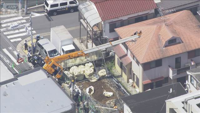 作業中のクレーン車が倒れる　住宅の屋根に直撃　東京・品川区