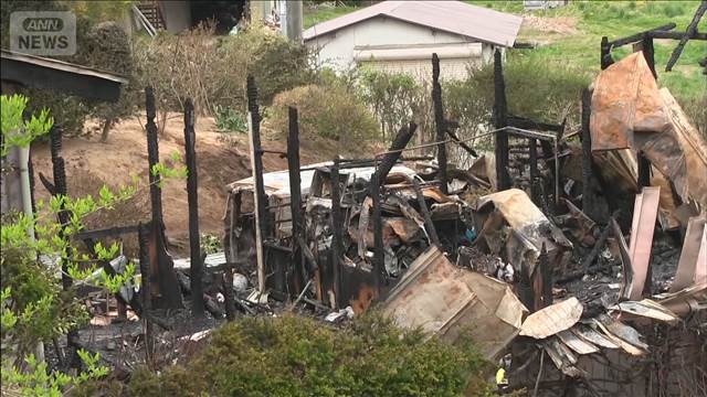 住宅全焼し焼け跡から2人の遺体 住人の母娘と連絡取れず　青森・八戸市