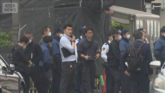 男立てこもり　捜査員が自宅突入し捜索　8人けが　東京・福生市