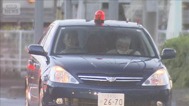 【速報】逮捕の男が福生警察署に入る　男は車両も使って逃走か　“ハンマー殴打事件”
