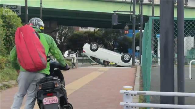東京・杉並区で乗用車が横転し1人軽傷　中央道・高井戸IC近くの一般道路沿い