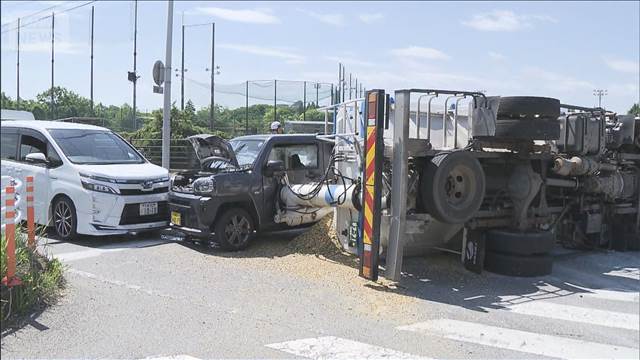 「トラックぶつかり横転した」交差点で車3台絡む事故　1人搬送　千葉市