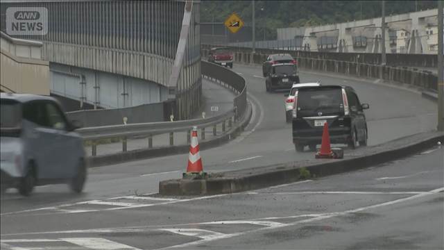 車が街灯に衝突　運転手逃走　助手席の男性が意識不明　兵庫・西宮市