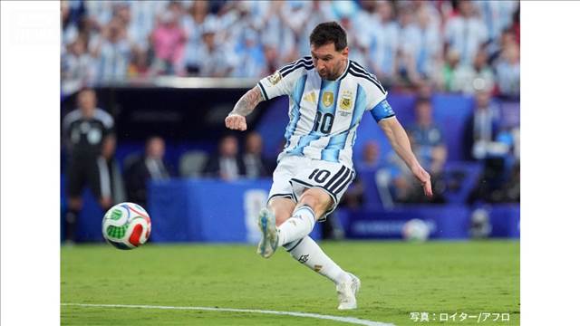 サッカーW杯　アルゼンチン　メッシ選手　初戦でハットトリック達成