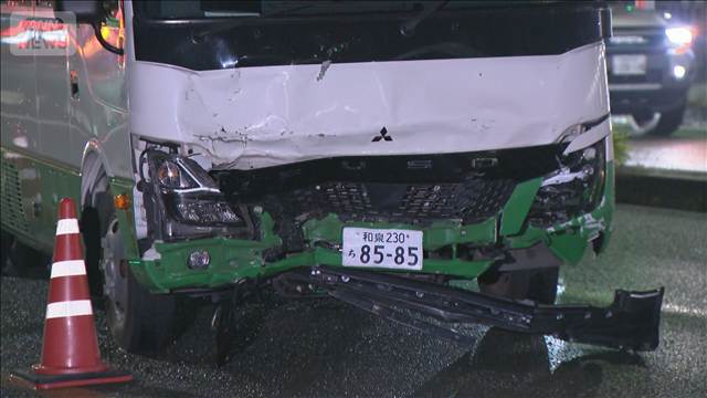 スクールバスが対向車線に　6台絡む事故　大阪・河内長野市
