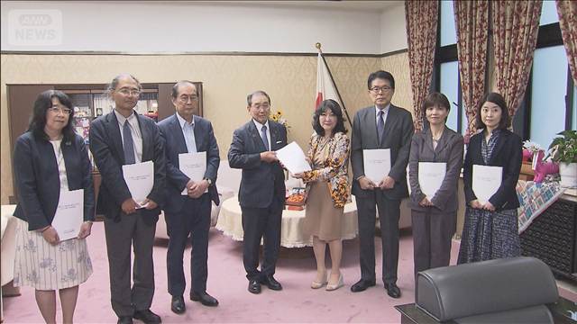 財政審　「骨太」に向けて建議を手交　新“財政目標”は「財政規律を担保しうる」