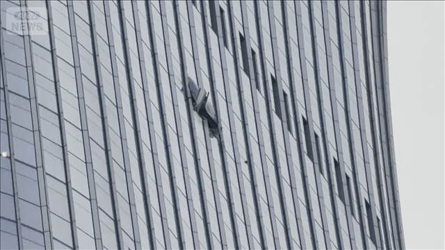 北京の高層ビルに小型機衝突　1人死亡、13人けがと当局発表　関連部門が原因を調査