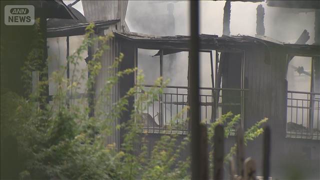 東京・中野区の住宅街で火災 現在も消火活動続く 7軒、合わせて260平方メートル燃える