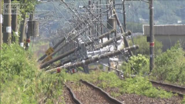 架線など被害…鉄道は復旧進まず 「車で送ってもらった」 熊本地震