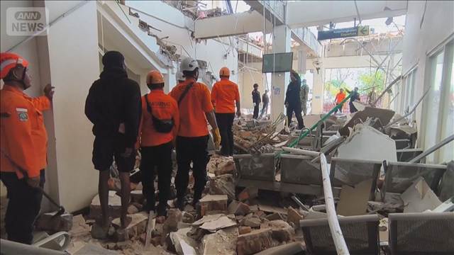 インドネシアM7.7地震　土砂崩れで捜索難航 死者51人に