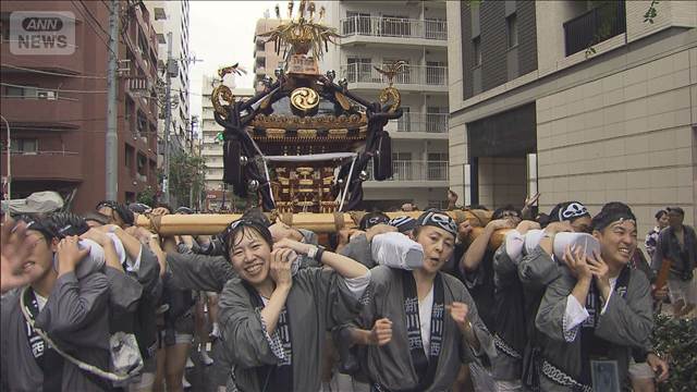 富岡八幡宮例大祭 3年に1度“水かけ祭り”54基3万人が担ぐ神輿に31万人歓喜
