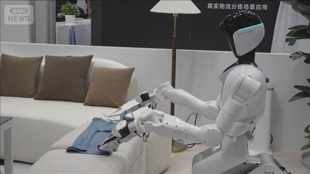 キックボクシングも！人型ロボット続々登場　北京のロボット展に300社以上が参加