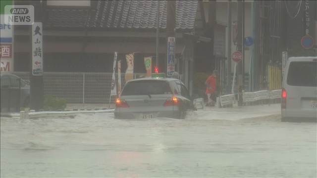 冠水道路で車の使用避けて　浸水30センチで走行不能の恐れ
