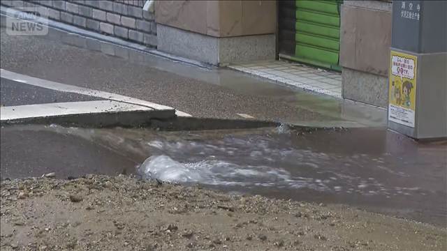 商店街が水浸しに　道路が隆起し水が噴出　京都市伏見区