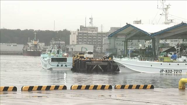 クマが漁船に“居座り”　海に飛び込み逃げたか　宮城・塩釜市